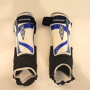 Umbro Shin Guards, Youth Size XS (fits height up to 47"). Used